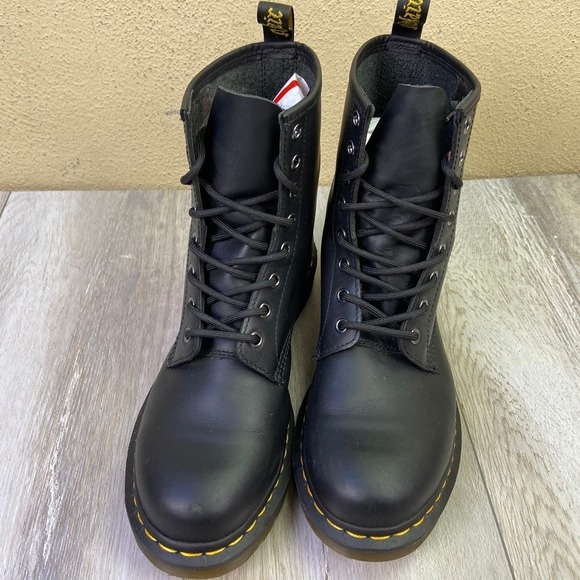Dr. Martens 1460 Boots Womens Size 10 Black Original Smooth Leather Lace Up - Picture 4 of 14